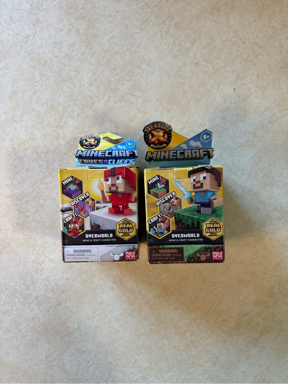 Minecraft Overworld Mini Figure Set - Red & Blue Characters (2)